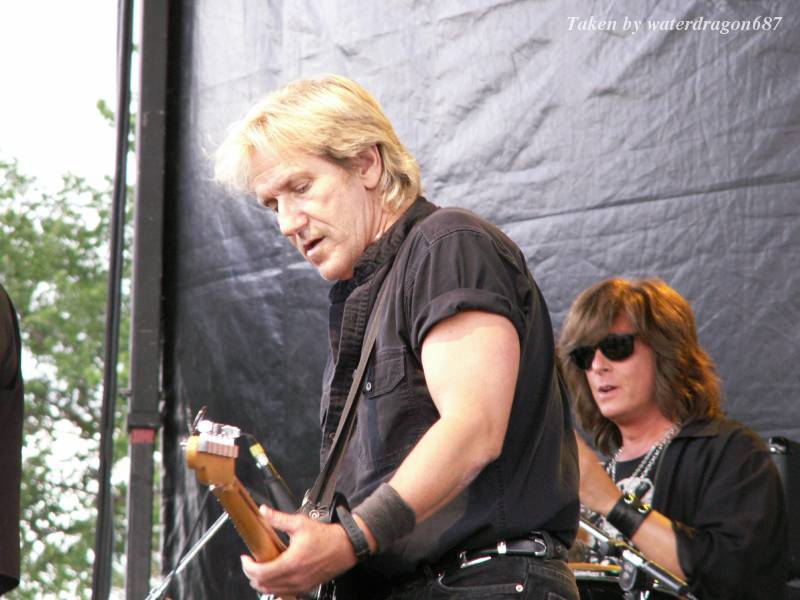 John Cafferty and Joe Lynn Turner live in Cheyenne, Wyoming, 24 June, 2006. Photo copyright waterdragon687; not to be reproduced without permission.