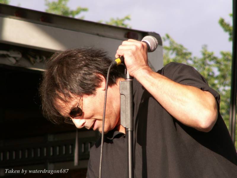 Jimi Jamison live in Cheyenne, Wyoming, 24 June, 2006. Photo copyright waterdragon687; not to be reproduced without permission.