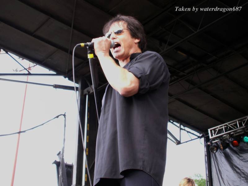 Jimi Jamison live in Cheyenne, Wyoming, 24 June, 2006. Photo copyright waterdragon687; not to be reproduced without permission.