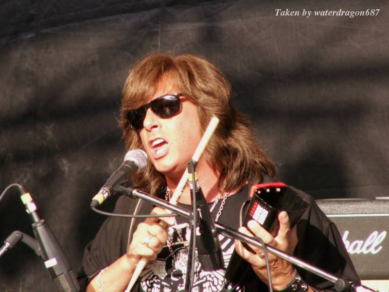 Joe Lynn Turner live in Cheyenne, Wyoming, 24 June, 2006. Photo copyright waterdragon687; not to be reproduced without permission.