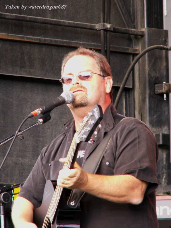 Larry Hoppen live in Cheyenne, Wyoming, 24 June, 2006. Photo copyright waterdragon687; not to be reproduced without permission.