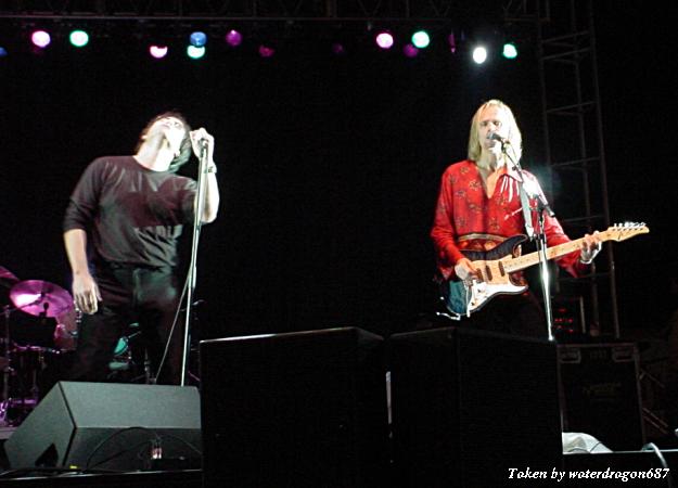 Jimi Jamison and Frankie Sullivan live in Denver, Colorado, 12 August, 2005. Photo copyright waterdragon687; not to be reproduced without permission.