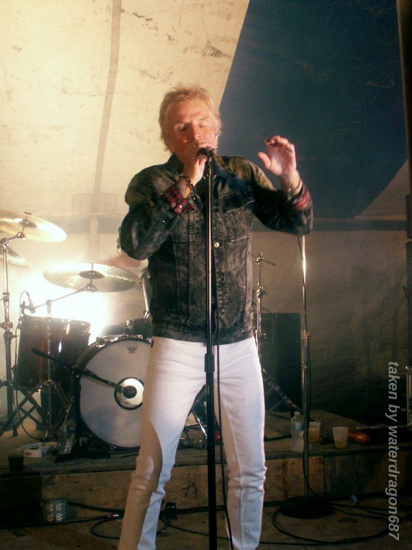 Fergie Fredriksen live in Glyndon, Minnesota, 11 September, 2010. Photo copyright waterdragon687; not to be reproduced without permission.