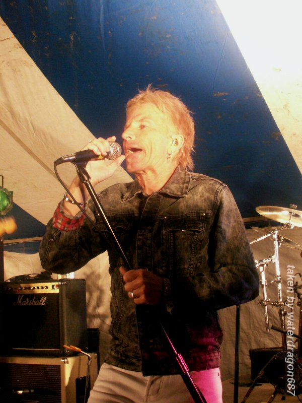 Fergie Fredriksen live in Glyndon, Minnesota, 11 September, 2010. Photo copyright waterdragon687; not to be reproduced without permission.