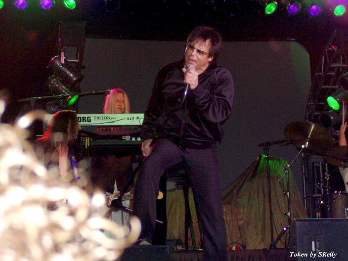 Barry Dunaway, Chris Grove, and Jimi Jamison live in Phoenix, Arizona, 18 November, 2005. Photo copyright SKelly; not to be reproduced without permission.