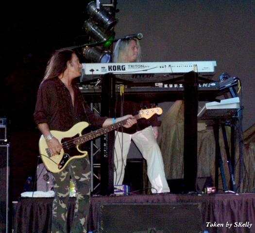 Barry Dunaway and Chris Grove live in Phoenix, Arizona, 18 November, 2005. Photo copyright SKelly; not to be reproduced without permission.