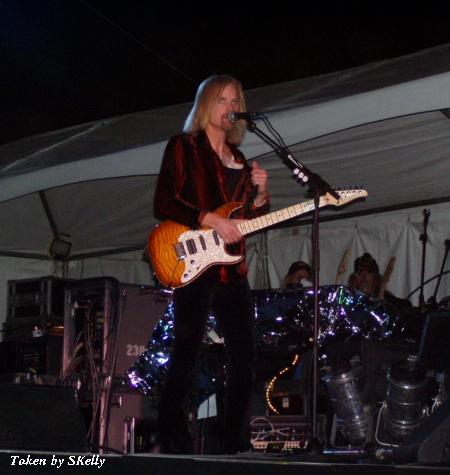 Frankie Sullivan live in Phoenix, Arizona, 18 November, 2005. Photo copyright SKelly; not to be reproduced without permission.
