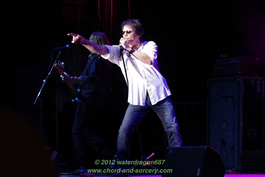 Jimi Jamison and Billy Ozzello live in Hoffman Estates, Illinois, 7 July 2012. Photo copyright waterdragon687, all rights reserved; not to be reproduced without permission.