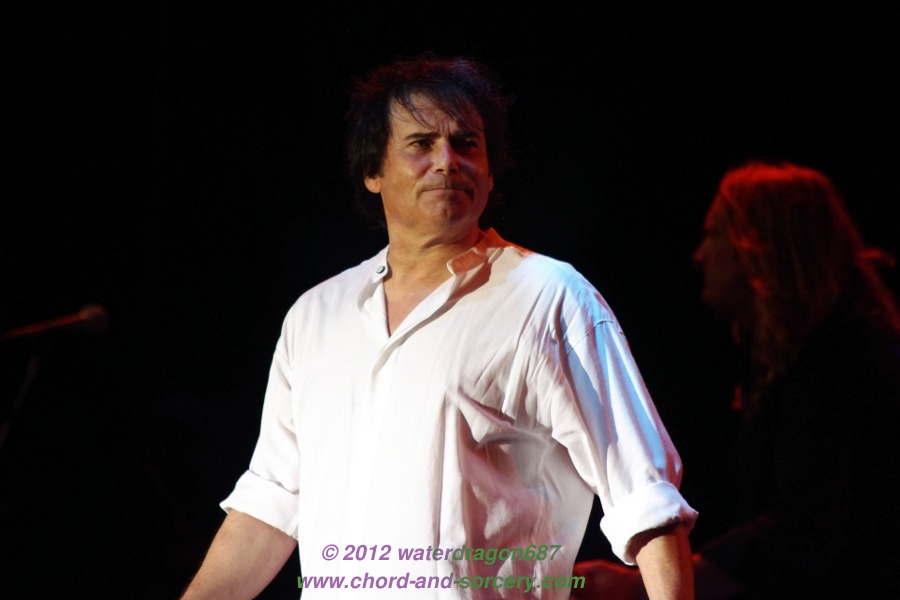 Jimi Jamison and Billy Ozzello live in Hoffman Estates, Illinois, 7 July 2012. Photo copyright waterdragon687, all rights reserved; not to be reproduced without permission.